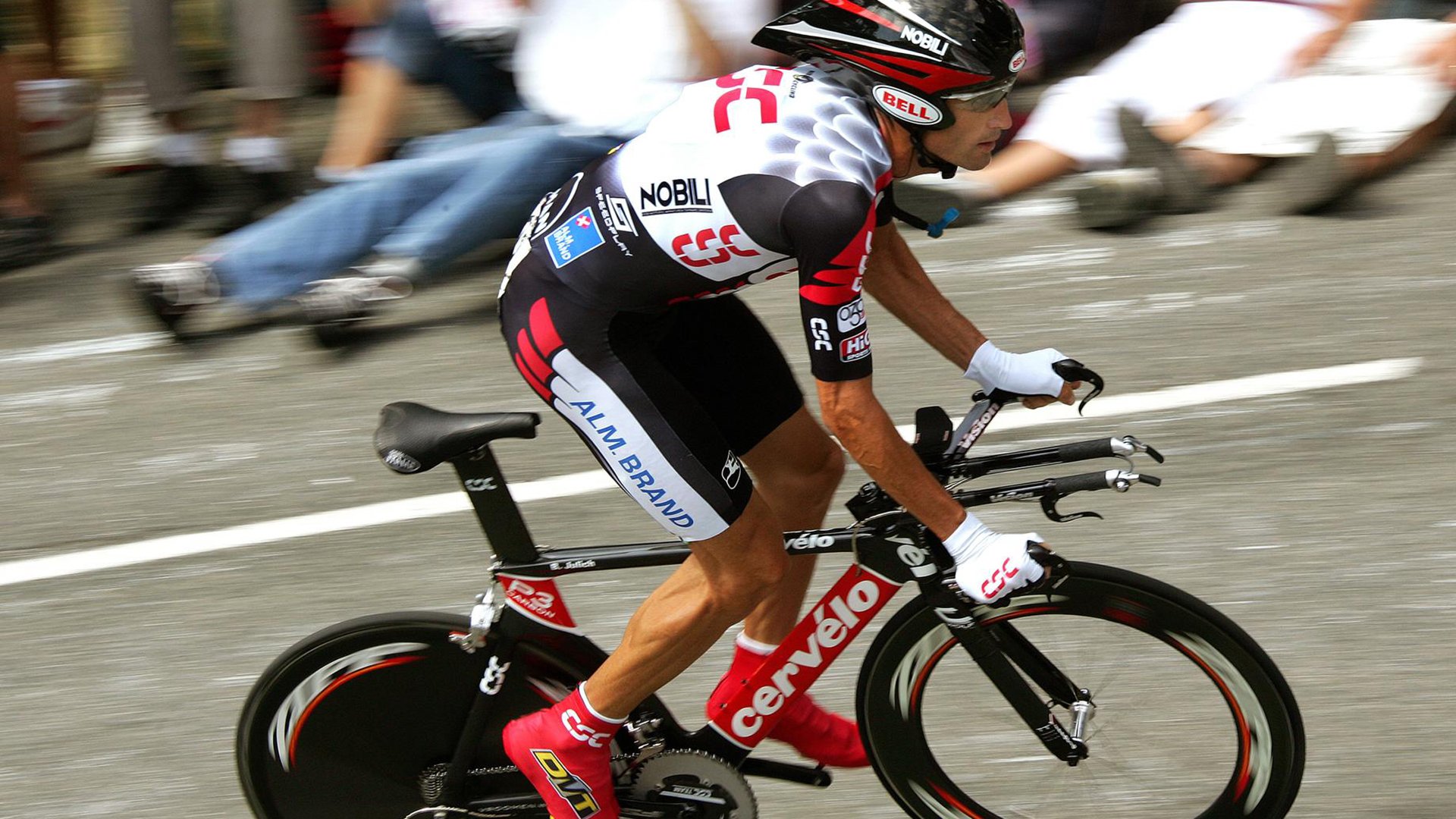 中国足球职业联赛明星球员激励机制创新，足球明星工资怎么算